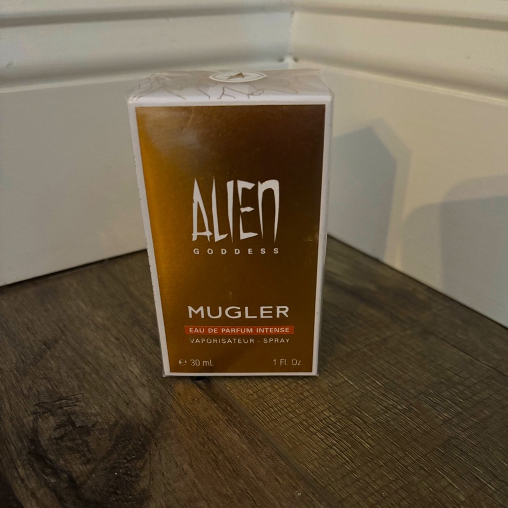 Mugler Alien Goddess